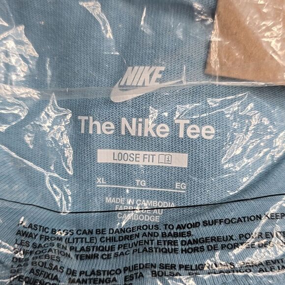 750 NWT Men's Nike Sportswear Premium Essentials Long-Sleeve Pocket T-Shirt - Picture 4 of 6